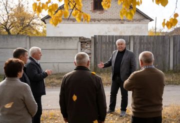 Встреча с населением. Депутат Торезского городского совета Игорь Неваленный провёл очередную встречу с жителями города в рамках регулярной работы на избирательном округе