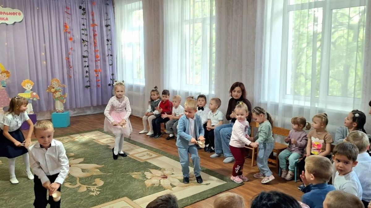 В Снежном отметили День воспитателя и дошкольного работника В Снежном отметили День воспитателя и дошкольного работника