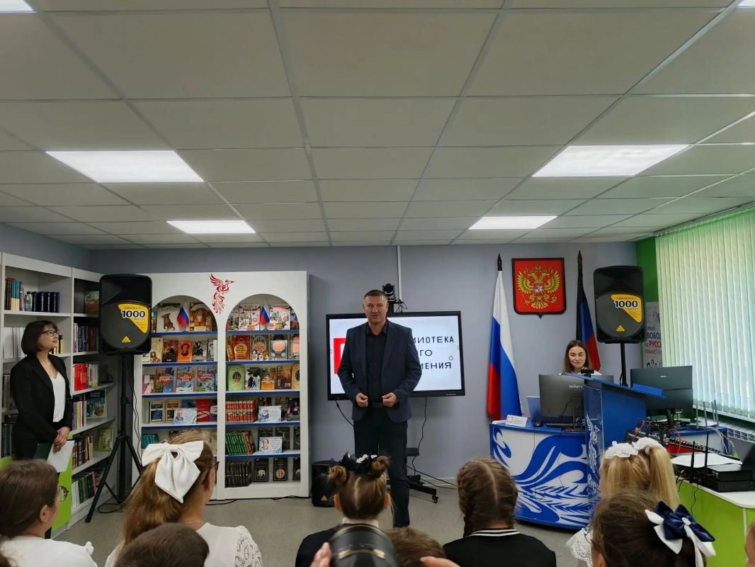 Подарок к годовщине: в Шахтерске открылась модельная библиотека «Сказания о земле Донбасса» Подарок к годовщине: в Шахтерске открылась модельная библиотека «Сказания о земле Донбасса»
