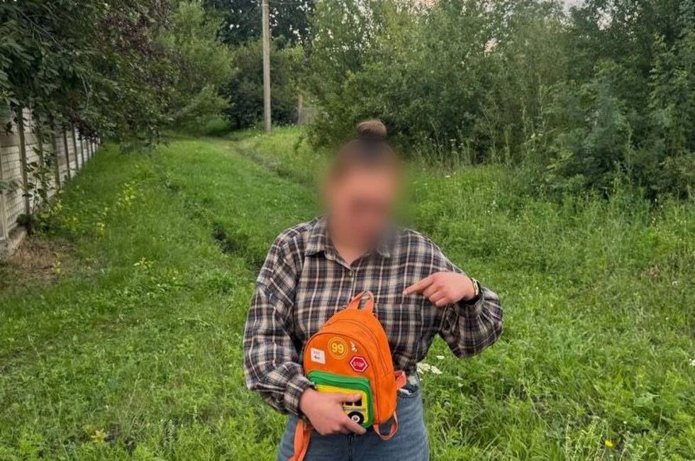 Жительница Ждановки пыталась сбыть наркотики, спрятав их в детском рюкзаке