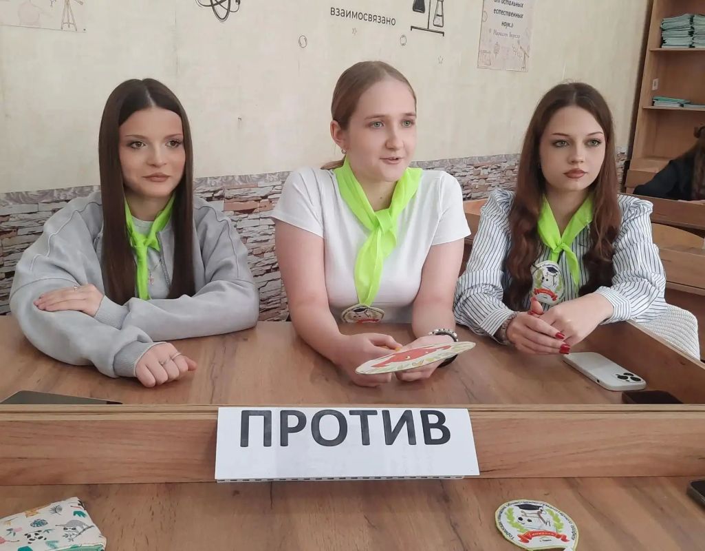 В ГБОУ "Гимназия г.о.Торез " проведено заседание дебатного клуба "Лига ораторов" В ГБОУ "Гимназия г.о.Торез " проведено заседание дебатного клуба "Лига ораторов"