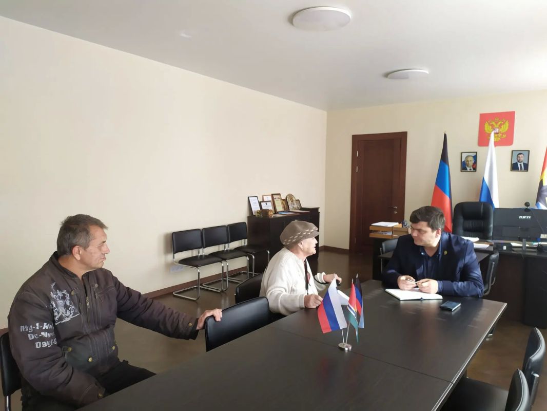 28 сентября 2026 года, Глава муниципального образования городской округ Торез Артем Чесноков провел прием населения по личным вопросам 28 сентября 2026 года, Глава муниципального образования городской округ Торез Артем Чесноков провел прием населения по личным вопросам
