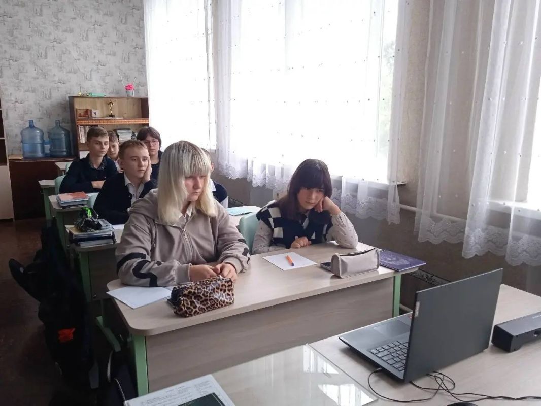 ПРОФОРИНТАЦИЯ. Курс занятий «Россия – мои горизонты» прошёл в школах г. Моспино ПРОФОРИНТАЦИЯ. Курс занятий «Россия – мои горизонты» прошёл в школах г. Моспино