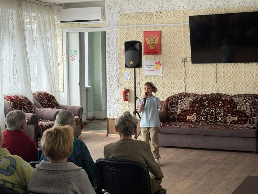 В осеннем календаре есть необычная дата, когда сердце переполняется чувством глубокой признательности, когда хочется говорить слова благодарности, быть особенно чуткими и внимательными к людям - это 1 октября или... В осеннем календаре есть необычная дата, когда сердце переполняется чувством глубокой признательности, когда хочется говорить слова благодарности, быть особенно чуткими и внимательными к людям - это 1 октября или...