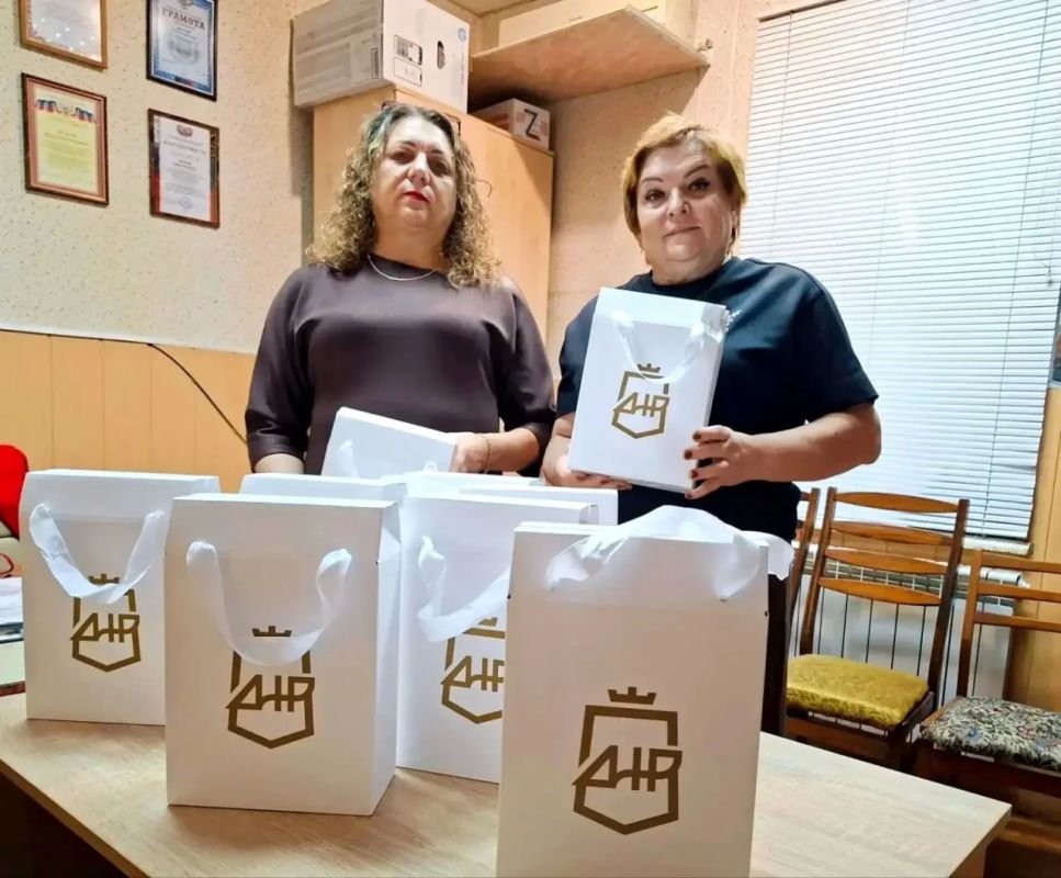 Члены Макеевского общества глухих получили подарки Члены Макеевского общества глухих получили подарки