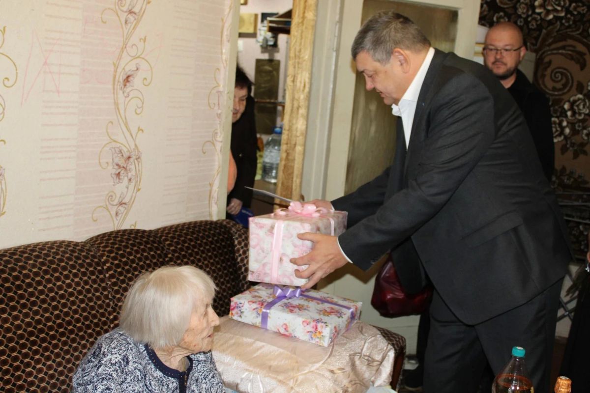 Иван Приходько: Сегодня жительнице Города воинской славы и трудовой доблести Горловки Людмиле Григорьевне Бережной исполнилось 106 лет Иван Приходько: Сегодня жительнице Города воинской славы и трудовой доблести Горловки Людмиле Григорьевне Бережной исполнилось 106 лет