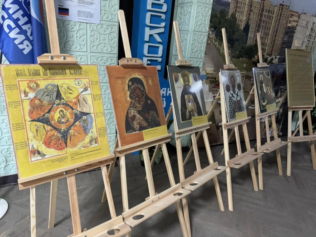 Кировчане посетили выставку икон из Владимирской области Кировчане посетили выставку икон из Владимирской области