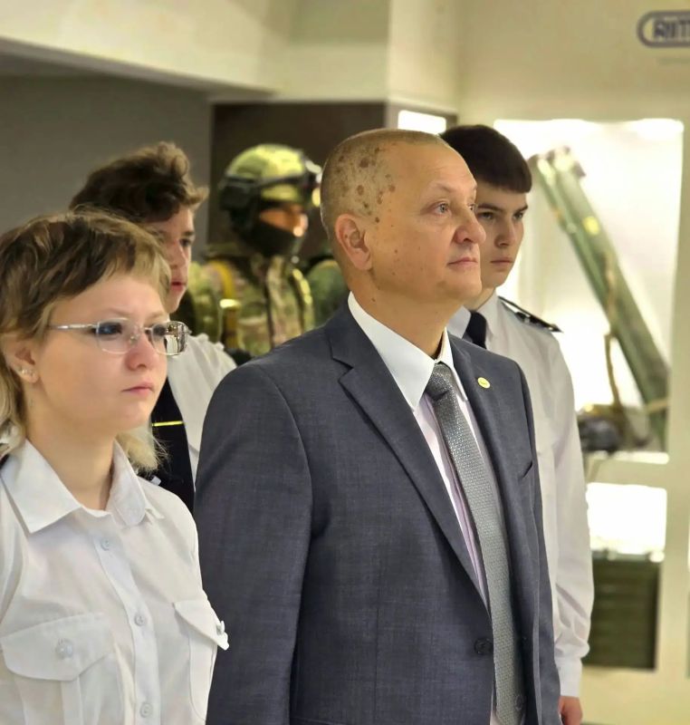 Дмитрий Огилец: Сегодня Дом Ветерана Донецкой республиканской региональной организации "Российский союз ветеранов Афганистана и специальных военных операций" посетили наши давние друзья, представители Военного следственного... Дмитрий Огилец: Сегодня Дом Ветерана Донецкой республиканской региональной организации "Российский союз ветеранов Афганистана и специальных военных операций" посетили наши давние друзья, представители Военного следственного...