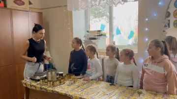 В стенах Ялтинского Дома Культуры состоялось очень важное и душевное событие — мастеркласс по изготовлению окопных свечей для наших защитников!