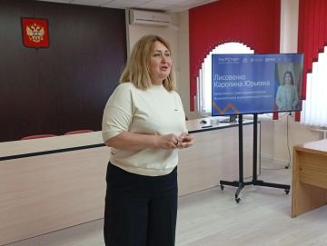 Сегодня в рамках проекта «ГосСтартДиалог» с активной молодежью Ясиноватой общалась заместитель главы администрации округа Каролина Лисовенко