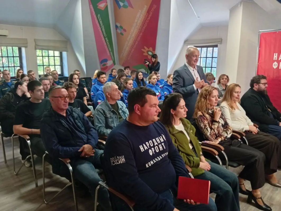 Дмитрий Огилец: Ко Дню воссоединения Донбасса с Российской Федерацией состоялась презентация книги «Околовойна 2014-2025» Дмитрий Огилец: Ко Дню воссоединения Донбасса с Российской Федерацией состоялась презентация книги «Околовойна 2014-2025»