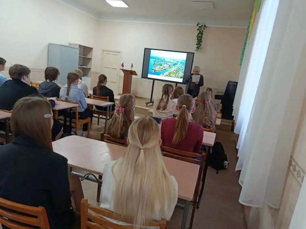 В преддверии Дня воссоединения ДНР, ЛНР, Запорожской и Херсонской областей с Российской Федерацией в ГБОУ «СШ №1 г.о. Харцызск» состоялась тематическая программа «Донбасс — это Россия» В преддверии Дня воссоединения ДНР, ЛНР, Запорожской и Херсонской областей с Российской Федерацией в ГБОУ «СШ №1 г.о. Харцызск» состоялась тематическая программа «Донбасс — это Россия»