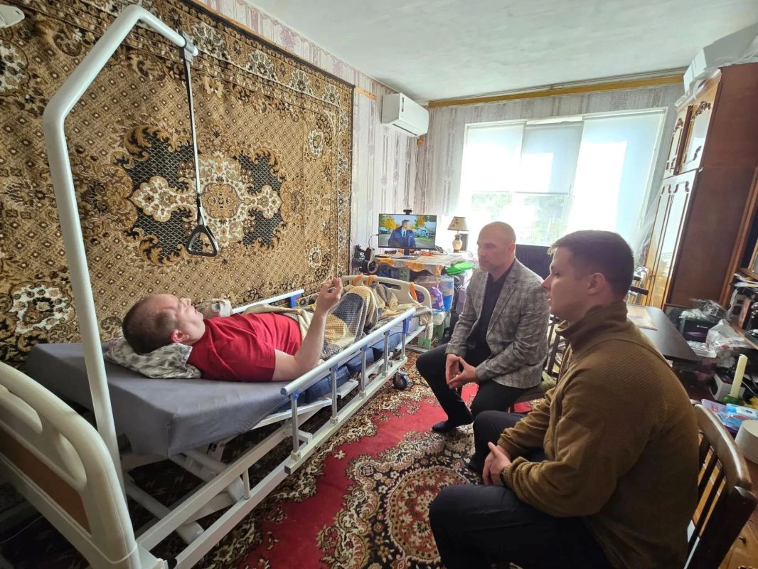Глава городского округа Дебальцево Сергей Желновач навестил участника специальной военной операции Глава городского округа Дебальцево Сергей Желновач навестил участника специальной военной операции