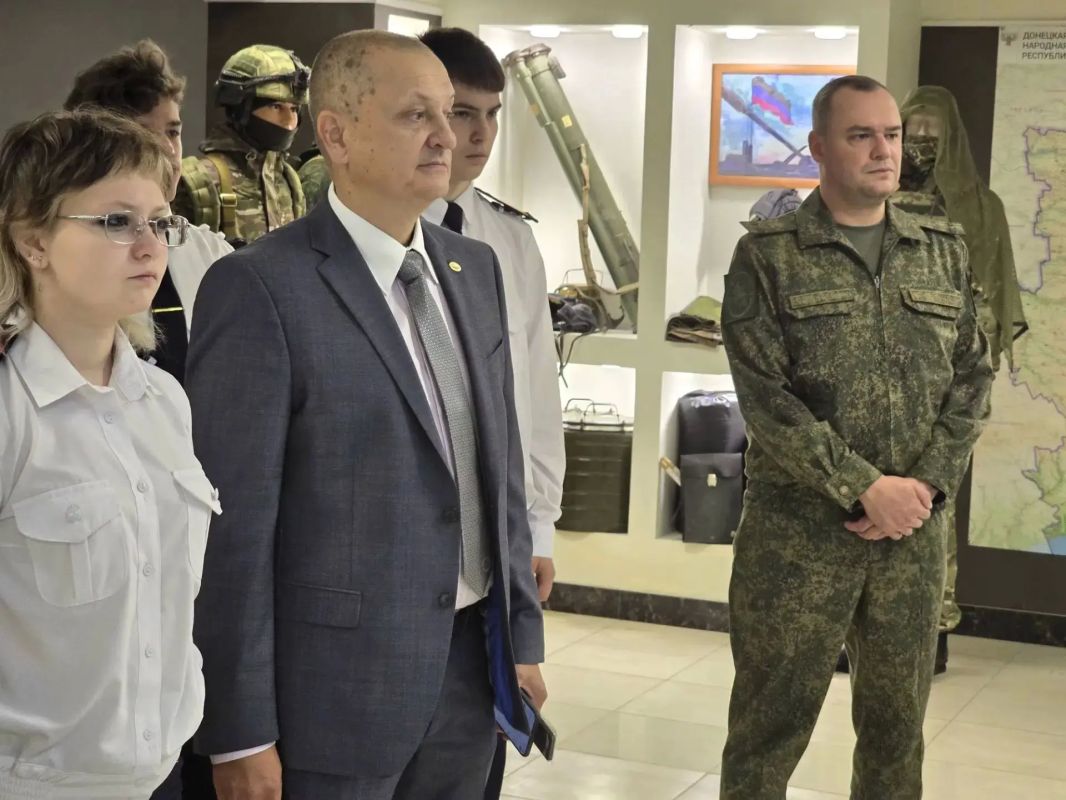 Дмитрий Огилец: Сегодня Дом Ветерана Донецкой республиканской региональной организации "Российский союз ветеранов Афганистана и специальных военных операций" посетили наши давние друзья, представители Военного следственного... Дмитрий Огилец: Сегодня Дом Ветерана Донецкой республиканской региональной организации "Российский союз ветеранов Афганистана и специальных военных операций" посетили наши давние друзья, представители Военного следственного...