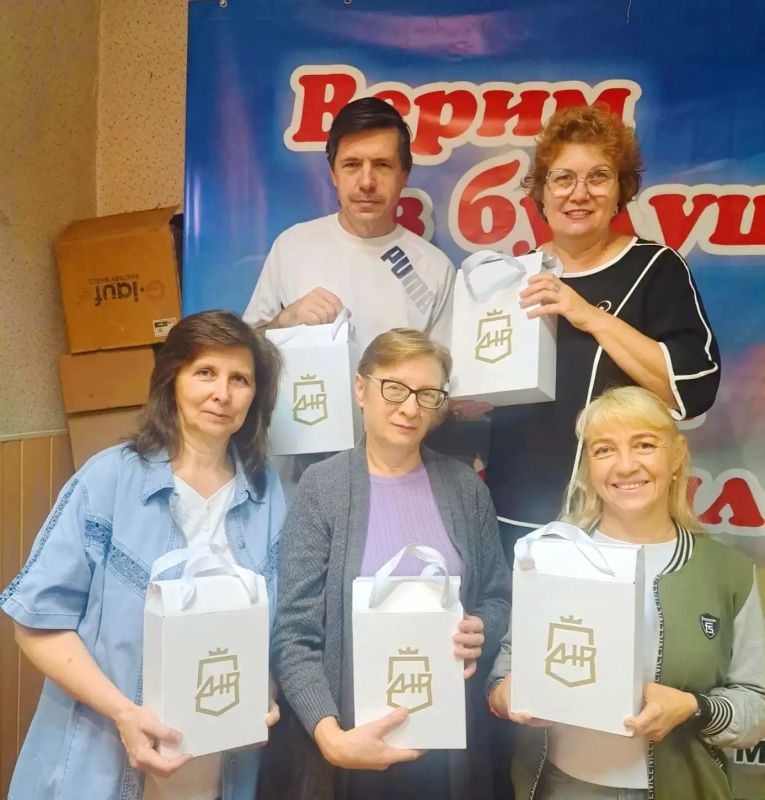 Александр Волошин: #гуманитарнаяпомощь. Накануне Международного дня глухих и слабослышащих депутат Народного Совета ДНР Наталья Бурцева посетила Макеевское общество глухих Праздник, посвященный людям с нарушениями слуха, был... Александр Волошин: #гуманитарнаяпомощь. Накануне Международного дня глухих и слабослышащих депутат Народного Совета ДНР Наталья Бурцева посетила Макеевское общество глухих Праздник, посвященный людям с нарушениями слуха, был...