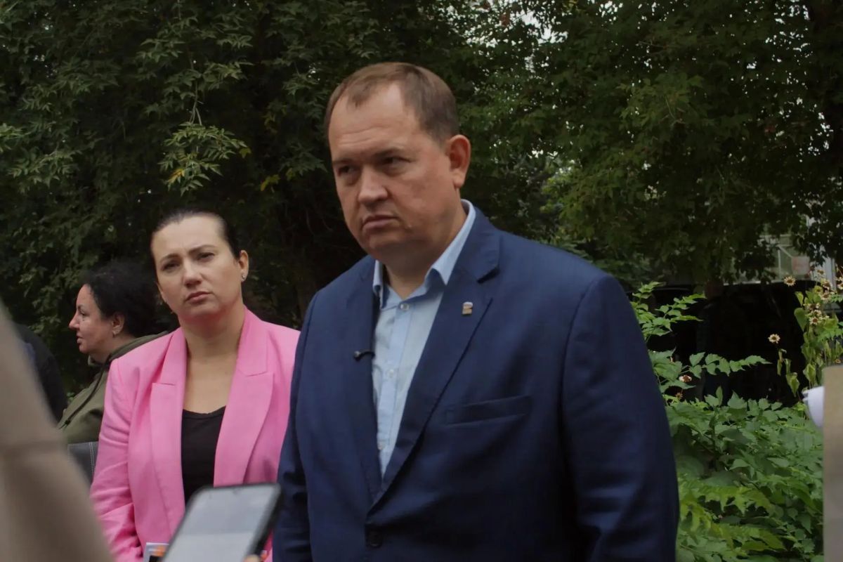 На связи с жителями. Виктор Ищенко провёл прием граждан, в ходе которого обсудили вопросы сферы здравоохранения и социальной поддержки На связи с жителями. Виктор Ищенко провёл прием граждан, в ходе которого обсудили вопросы сферы здравоохранения и социальной поддержки