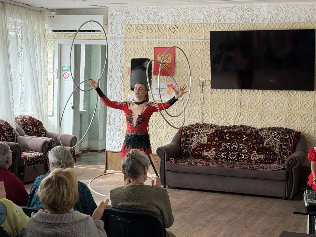 В осеннем календаре есть необычная дата, когда сердце переполняется чувством глубокой признательности, когда хочется говорить слова благодарности, быть особенно чуткими и внимательными к людям - это 1 октября или... В осеннем календаре есть необычная дата, когда сердце переполняется чувством глубокой признательности, когда хочется говорить слова благодарности, быть особенно чуткими и внимательными к людям - это 1 октября или...