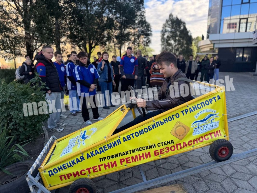 В Донецкой академии транспорта в рамках мероприятий "Внимание! Дети!" и программы "Обучение служением" прошла акция "Пристегни ремень безопасности!" В Донецкой академии транспорта в рамках мероприятий "Внимание! Дети!" и программы "Обучение служением" прошла акция "Пристегни ремень безопасности!"