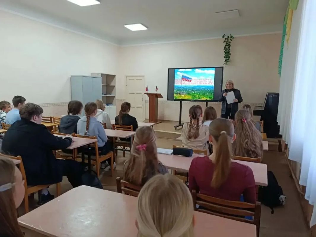 В преддверии Дня воссоединения ДНР, ЛНР, Запорожской и Херсонской областей с Российской Федерацией в ГБОУ «СШ №1 г.о. Харцызск» состоялась тематическая программа «Донбасс — это Россия» В преддверии Дня воссоединения ДНР, ЛНР, Запорожской и Херсонской областей с Российской Федерацией в ГБОУ «СШ №1 г.о. Харцызск» состоялась тематическая программа «Донбасс — это Россия»
