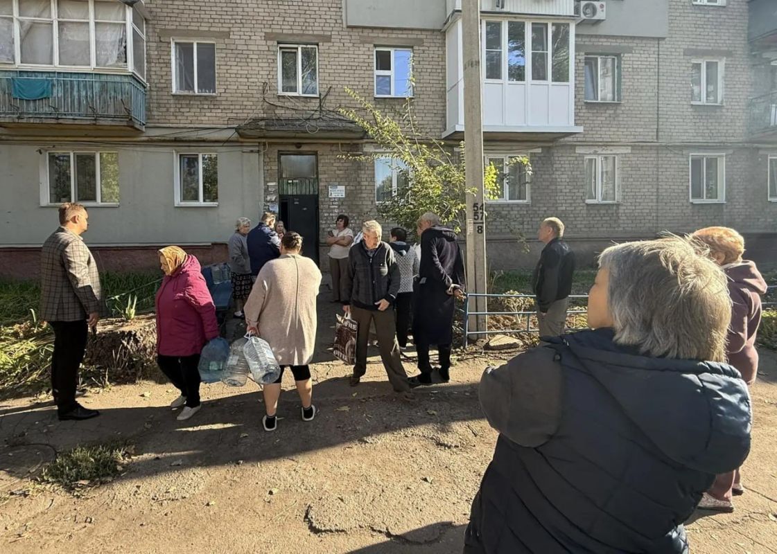 Иван Адамец: Заместитель руководителя Управы Куйбышевского района Алексей Шлапак встретился с жителями домов № 9 и 14 по улице Шахтёрской Славы Иван Адамец: Заместитель руководителя Управы Куйбышевского района Алексей Шлапак встретился с жителями домов № 9 и 14 по улице Шахтёрской Славы
