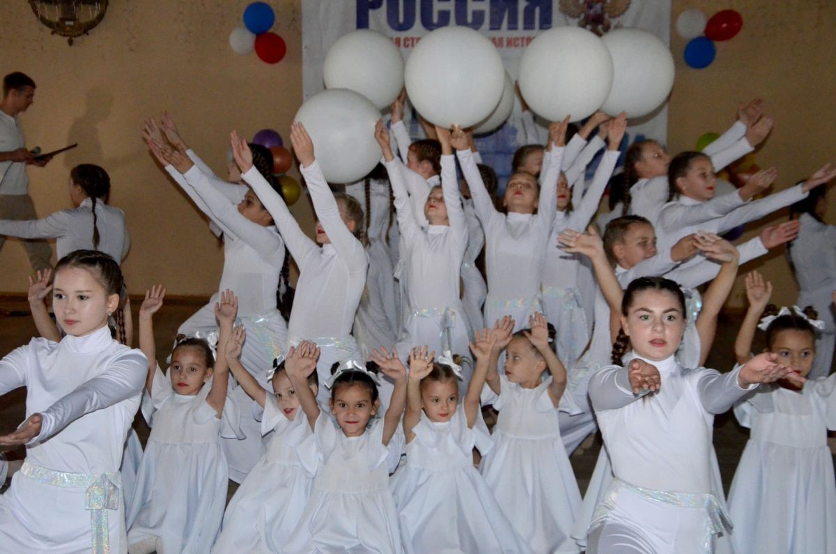 Нам есть что хранить, нам есть, чем гордиться! Нам есть что хранить, нам есть, чем гордиться!