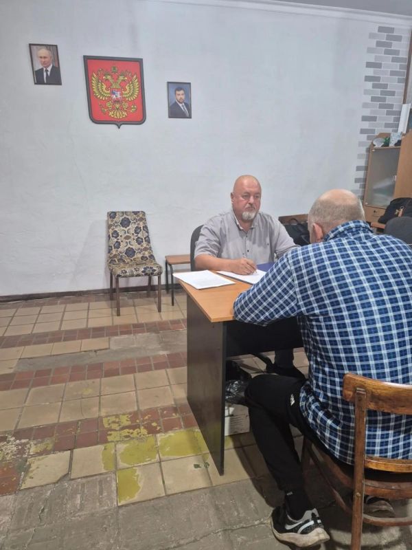 В рамках регулярной работы с населением провел встречу с жителями, на которой были рассмотрены наиболее актуальные вопросы, волнующие граждан