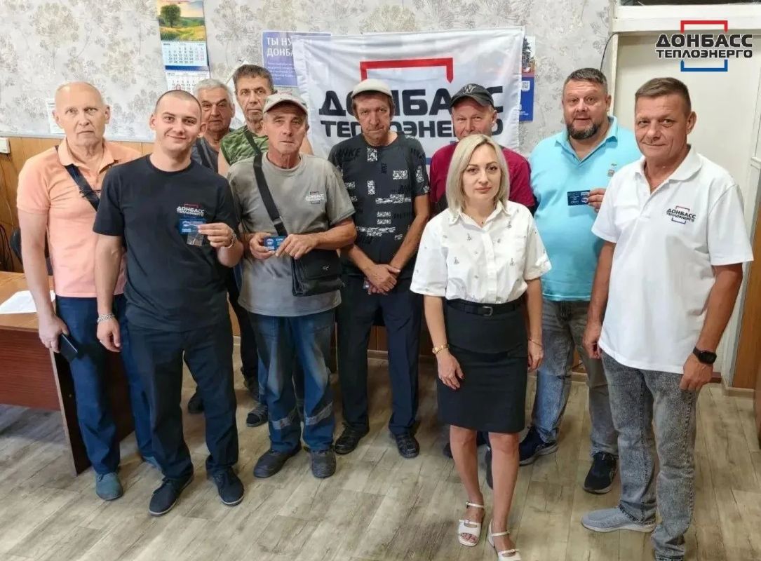 В «ЕДИНОЙ РОССИИ» — ПОПОЛНЕНИЕ: К РЯДАМ ПАРТИИ ПРИСОЕДИНИЛИСЬ 45 СОТРУДНИКОВ «ДОНБАССТЕПЛОЭНЕРГО» В «ЕДИНОЙ РОССИИ» — ПОПОЛНЕНИЕ: К РЯДАМ ПАРТИИ ПРИСОЕДИНИЛИСЬ 45 СОТРУДНИКОВ «ДОНБАССТЕПЛОЭНЕРГО»