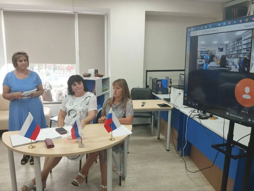 В Мангуше прошел круглый стол «Мы вместе» с участием приемных родителей, опекунов/попечителей В Мангуше прошел круглый стол «Мы вместе» с участием приемных родителей, опекунов/попечителей