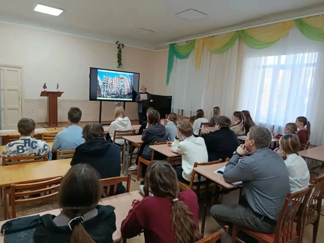 В преддверии Дня воссоединения ДНР, ЛНР, Запорожской и Херсонской областей с Российской Федерацией в ГБОУ «СШ №1 г.о. Харцызск» состоялась тематическая программа «Донбасс — это Россия» В преддверии Дня воссоединения ДНР, ЛНР, Запорожской и Херсонской областей с Российской Федерацией в ГБОУ «СШ №1 г.о. Харцызск» состоялась тематическая программа «Донбасс — это Россия»