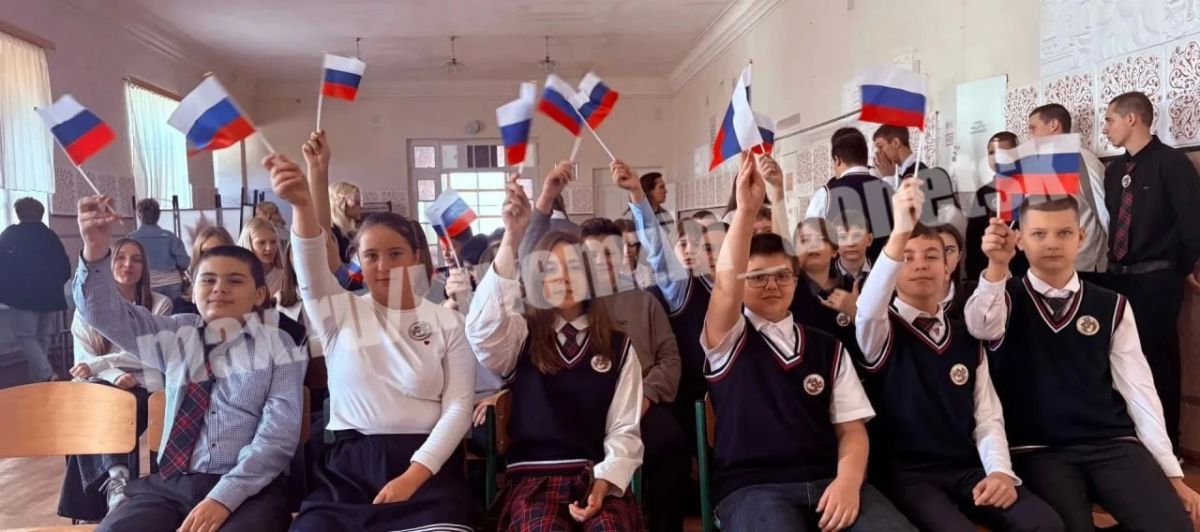 Алексей Кулемзин: В преддверии Дня воссоединения Донецкой Народной Республики, Луганской, Запорожской и Херсонской областей с Российской Федерацией в образовательных учреждениях города Донецка прошли тематические... Алексей Кулемзин: В преддверии Дня воссоединения Донецкой Народной Республики, Луганской, Запорожской и Херсонской областей с Российской Федерацией в образовательных учреждениях города Донецка прошли тематические...