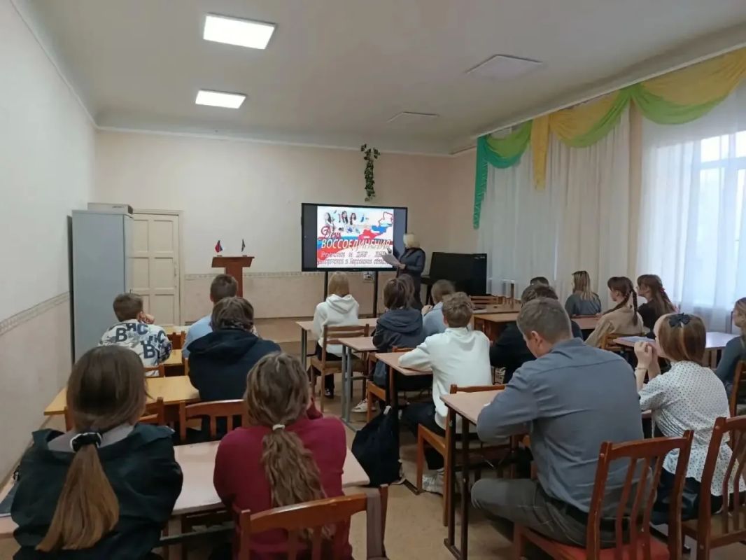 В преддверии Дня воссоединения ДНР, ЛНР, Запорожской и Херсонской областей с Российской Федерацией в ГБОУ «СШ №1 г.о. Харцызск» состоялась тематическая программа «Донбасс — это Россия» В преддверии Дня воссоединения ДНР, ЛНР, Запорожской и Херсонской областей с Российской Федерацией в ГБОУ «СШ №1 г.о. Харцызск» состоялась тематическая программа «Донбасс — это Россия»
