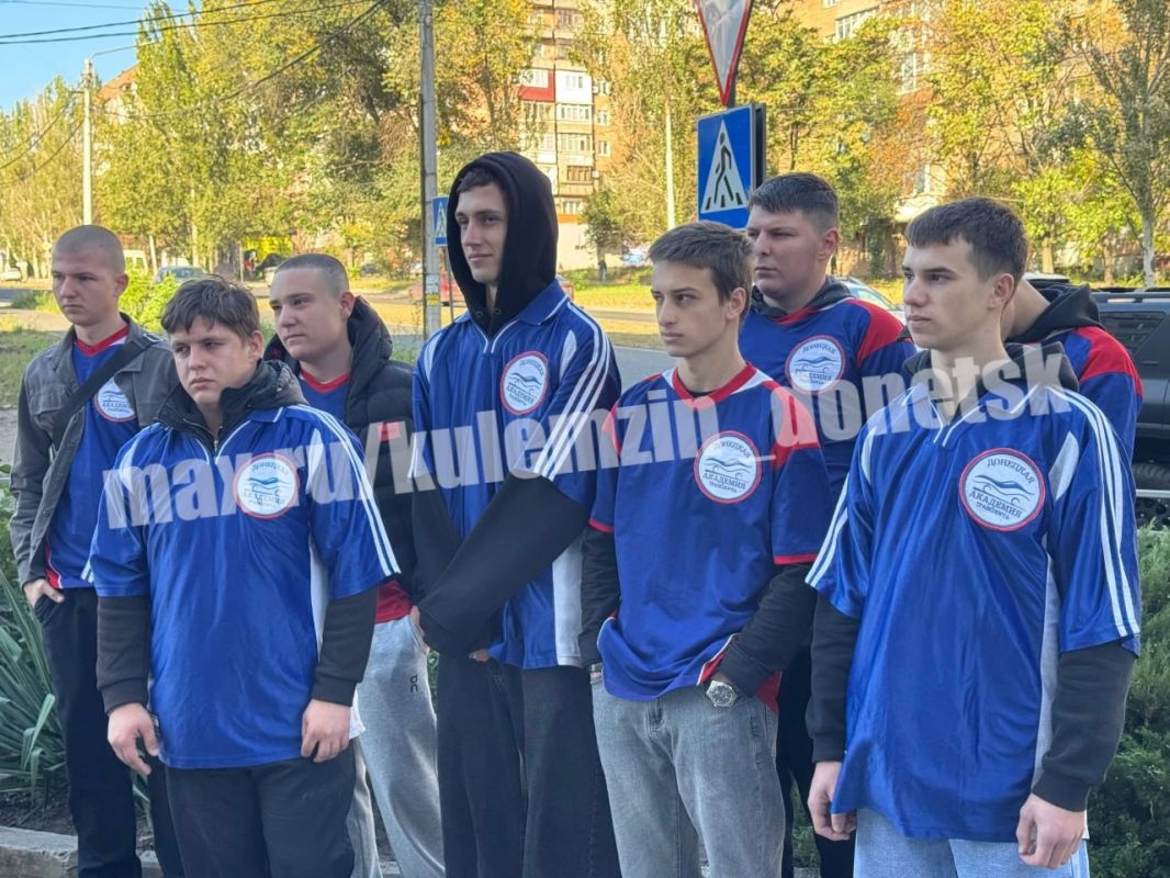 В Донецкой академии транспорта в рамках мероприятий "Внимание! Дети!" и программы "Обучение служением" прошла акция "Пристегни ремень безопасности!" В Донецкой академии транспорта в рамках мероприятий "Внимание! Дети!" и программы "Обучение служением" прошла акция "Пристегни ремень безопасности!"