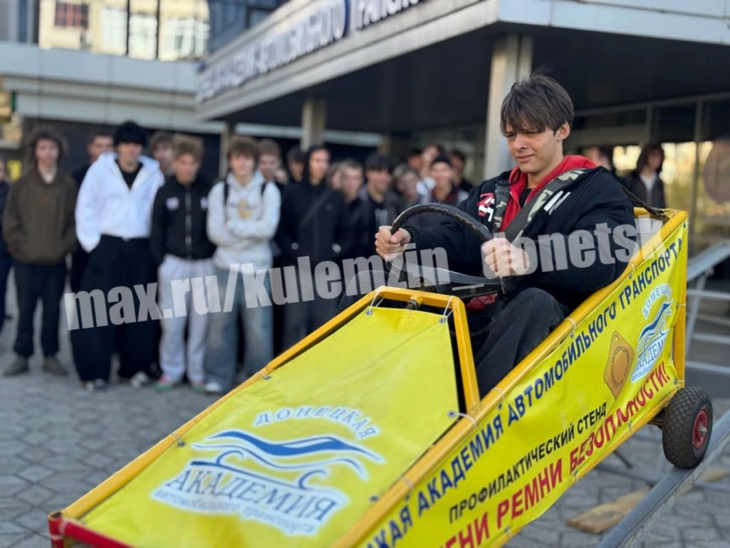 В Донецкой академии транспорта в рамках мероприятий "Внимание! Дети!" и программы "Обучение служением" прошла акция "Пристегни ремень безопасности!" В Донецкой академии транспорта в рамках мероприятий "Внимание! Дети!" и программы "Обучение служением" прошла акция "Пристегни ремень безопасности!"