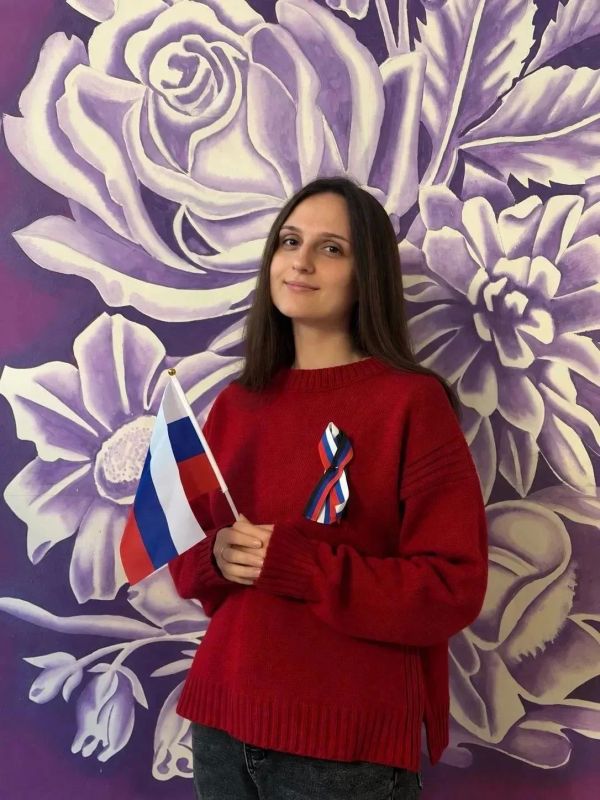 В Никитовском районе Горловки прошла акция по раздаче лент в цветах флага Российской Федерации и Донецкой Народной Республики В Никитовском районе Горловки прошла акция по раздаче лент в цветах флага Российской Федерации и Донецкой Народной Республики
