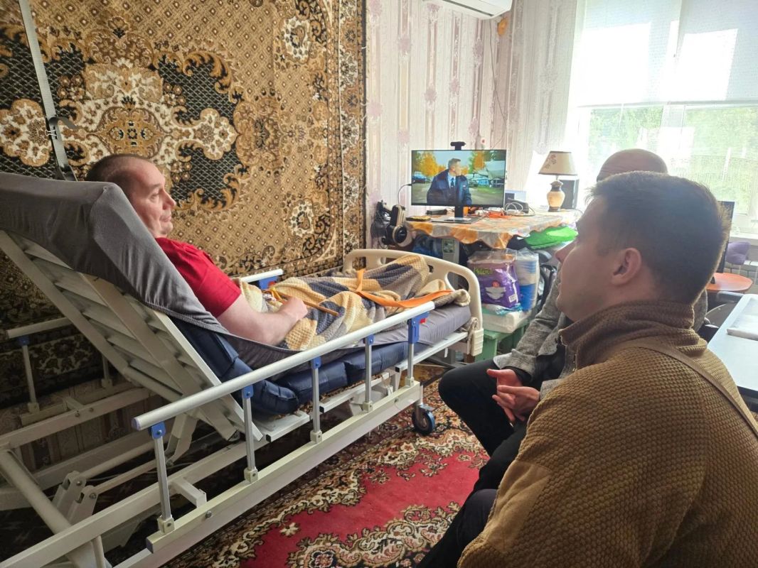 Глава городского округа Дебальцево Сергей Желновач навестил участника специальной военной операции