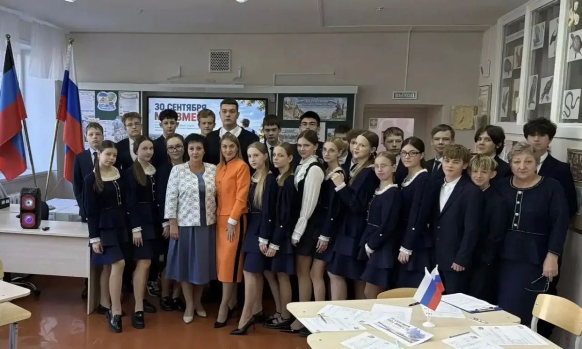 Валентина Харлашка посетила лицей «Престиж» и приняла участие в классном часе, приуроченном Дню воссоединения Донецкой и Луганской Народных Республик, Херсонской и Запорожской областей с Российской Федерацией Валентина Харлашка посетила лицей «Престиж» и приняла участие в классном часе, приуроченном Дню воссоединения Донецкой и Луганской Народных Республик, Херсонской и Запорожской областей с Российской Федерацией