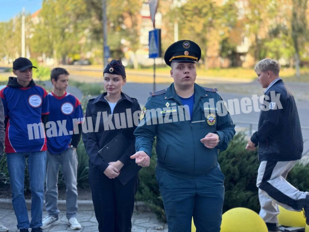 В Донецкой академии транспорта в рамках мероприятий "Внимание! Дети!" и программы "Обучение служением" прошла акция "Пристегни ремень безопасности!" В Донецкой академии транспорта в рамках мероприятий "Внимание! Дети!" и программы "Обучение служением" прошла акция "Пристегни ремень безопасности!"