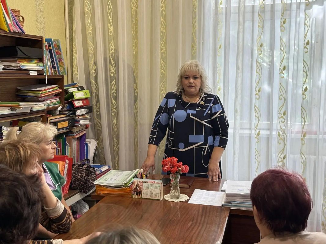 29 сентября депутат Макеевского городского совета Донецкой Народной Республики Оксана Бевцык провела встречу с жителями в помещении детского сада № 135 29 сентября депутат Макеевского городского совета Донецкой Народной Республики Оксана Бевцык провела встречу с жителями в помещении детского сада № 135