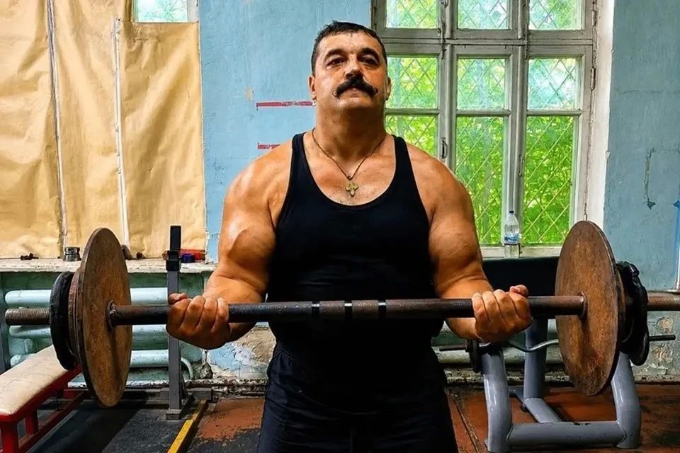 Поразил Ольгу Бузову и подарил сердечко из гвоздя Анне Хилькевич: Богатырь Дмитрий Халаджи из ДНР покорил шоу талантов на ТНТ Поразил Ольгу Бузову и подарил сердечко из гвоздя Анне Хилькевич: Богатырь Дмитрий Халаджи из ДНР покорил шоу талантов на ТНТ