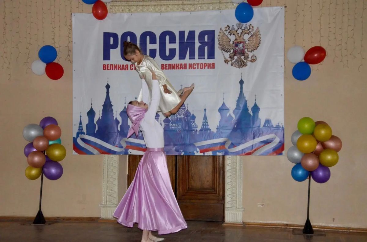 Нам есть что хранить, нам есть, чем гордиться! Нам есть что хранить, нам есть, чем гордиться!