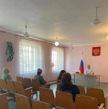 Депутат Амвросиевского муниципального совета Виталий Кучеренко провел встречу с жителями на своей закрепленной территории