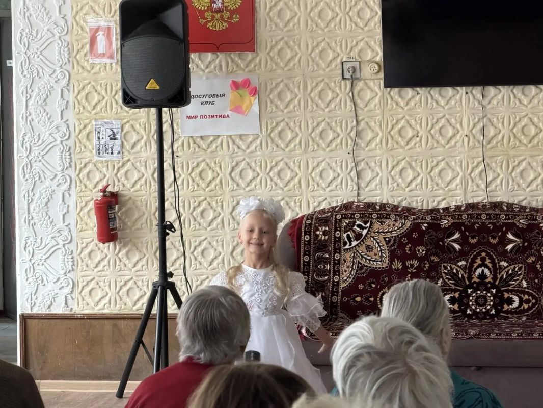 В осеннем календаре есть необычная дата, когда сердце переполняется чувством глубокой признательности, когда хочется говорить слова благодарности, быть особенно чуткими и внимательными к людям - это 1 октября или... В осеннем календаре есть необычная дата, когда сердце переполняется чувством глубокой признательности, когда хочется говорить слова благодарности, быть особенно чуткими и внимательными к людям - это 1 октября или...