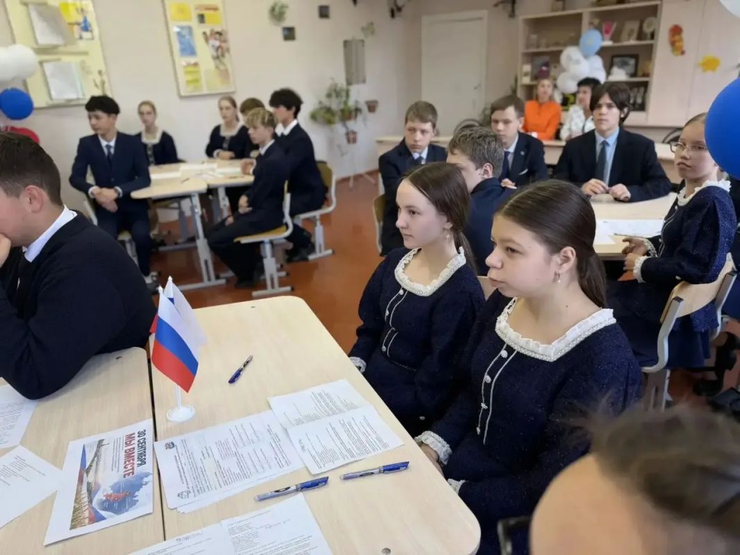 Валентина Харлашка посетила лицей «Престиж» и приняла участие в классном часе, приуроченном Дню воссоединения Донецкой и Луганской Народных Республик, Херсонской и Запорожской областей с Российской Федерацией Валентина Харлашка посетила лицей «Престиж» и приняла участие в классном часе, приуроченном Дню воссоединения Донецкой и Луганской Народных Республик, Херсонской и Запорожской областей с Российской Федерацией