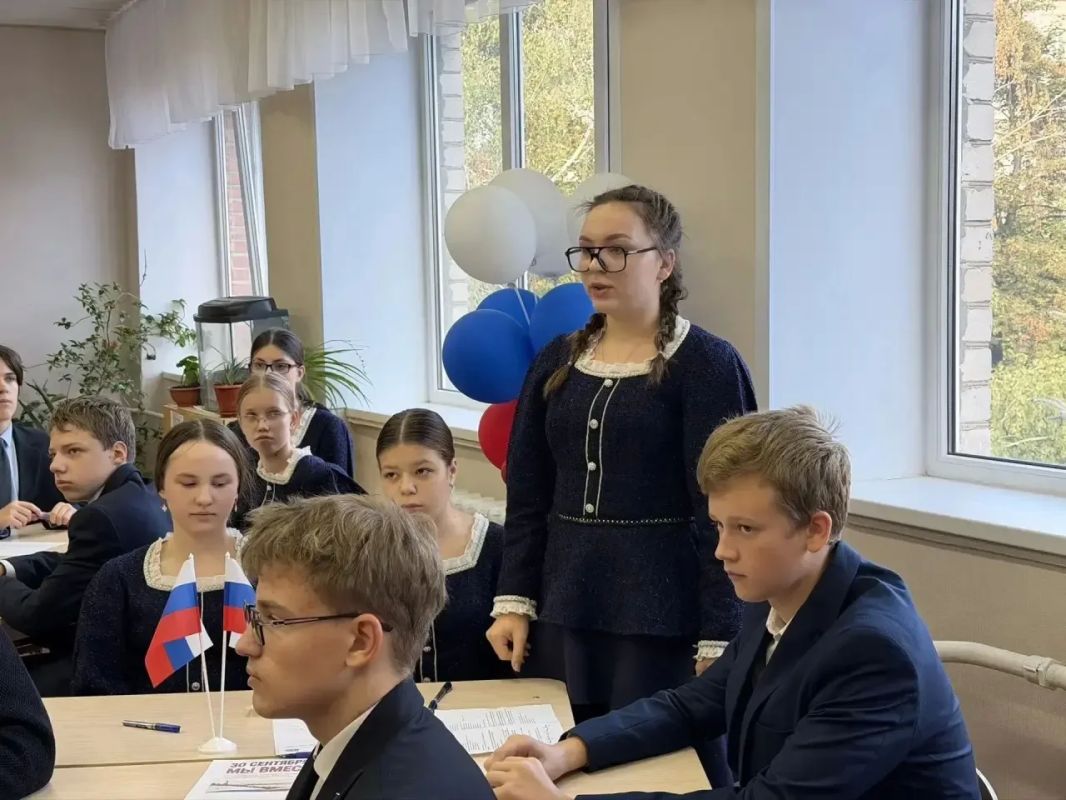 Валентина Харлашка посетила лицей «Престиж» и приняла участие в классном часе, приуроченном Дню воссоединения Донецкой и Луганской Народных Республик, Херсонской и Запорожской областей с Российской Федерацией Валентина Харлашка посетила лицей «Престиж» и приняла участие в классном часе, приуроченном Дню воссоединения Донецкой и Луганской Народных Республик, Херсонской и Запорожской областей с Российской Федерацией