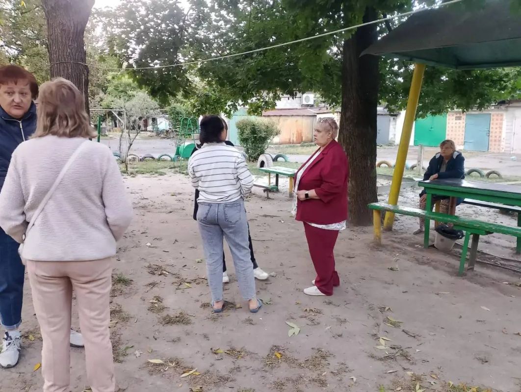 Сегодня, 29 сентября, в рамках поручения Главы ДНР Дениса Пушилина, спикер-активист, председатель ТОС «Ясиновец» Валентина Карпова провела встречу с жителями Кировского района на подведомственной территории по ул....