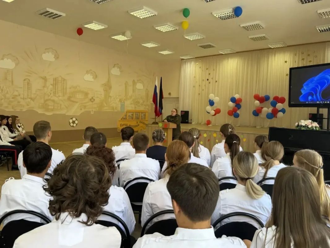 Сотрудники регионального следственного управления провели лекции для кадет СК, приуроченные ко Дню воссоединения новых регионов с Россией Сотрудники регионального следственного управления провели лекции для кадет СК, приуроченные ко Дню воссоединения новых регионов с Россией