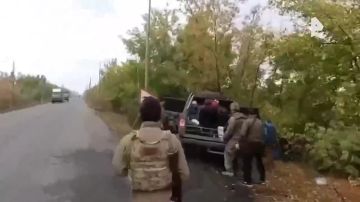 Военнослужащие группировки войск "Центр" эвакуировали мирных жителей из Белицкого в ДНР, сообщили в Минобороны РФ