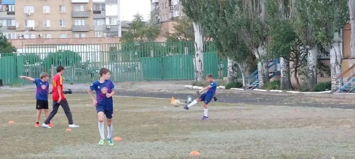 На стадионе "ЭНЕРГЕТИК" прошел матч приуроченный дню города Зугрэс На стадионе "ЭНЕРГЕТИК" прошел матч приуроченный дню города Зугрэс