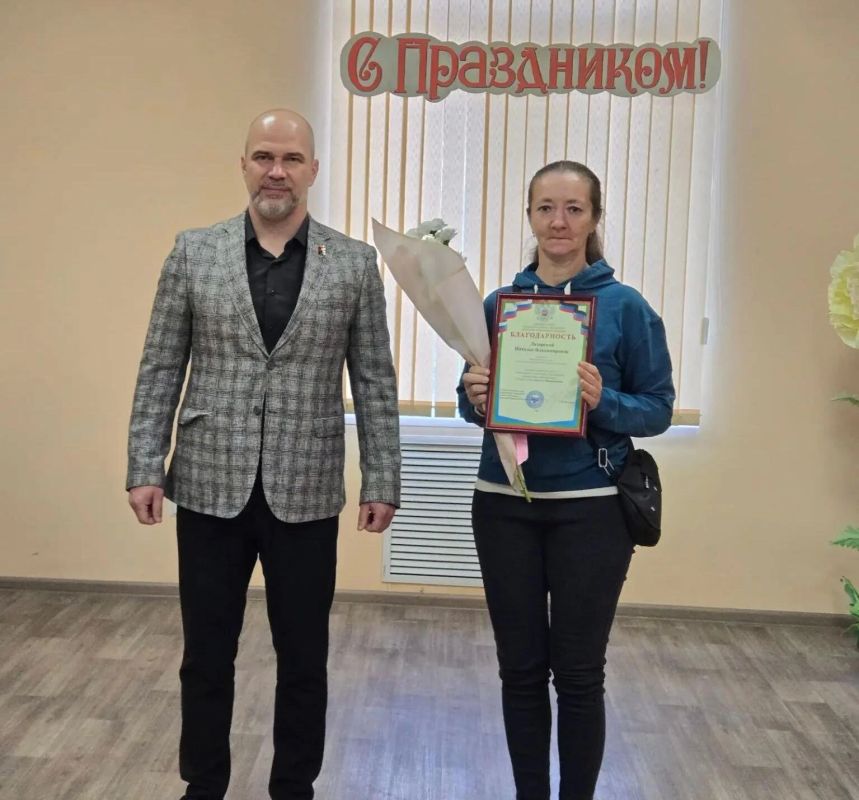 Глава городского округа Дебальцево Сергей Желновач отметил лучших сотрудников в честь Дня основания посёлка