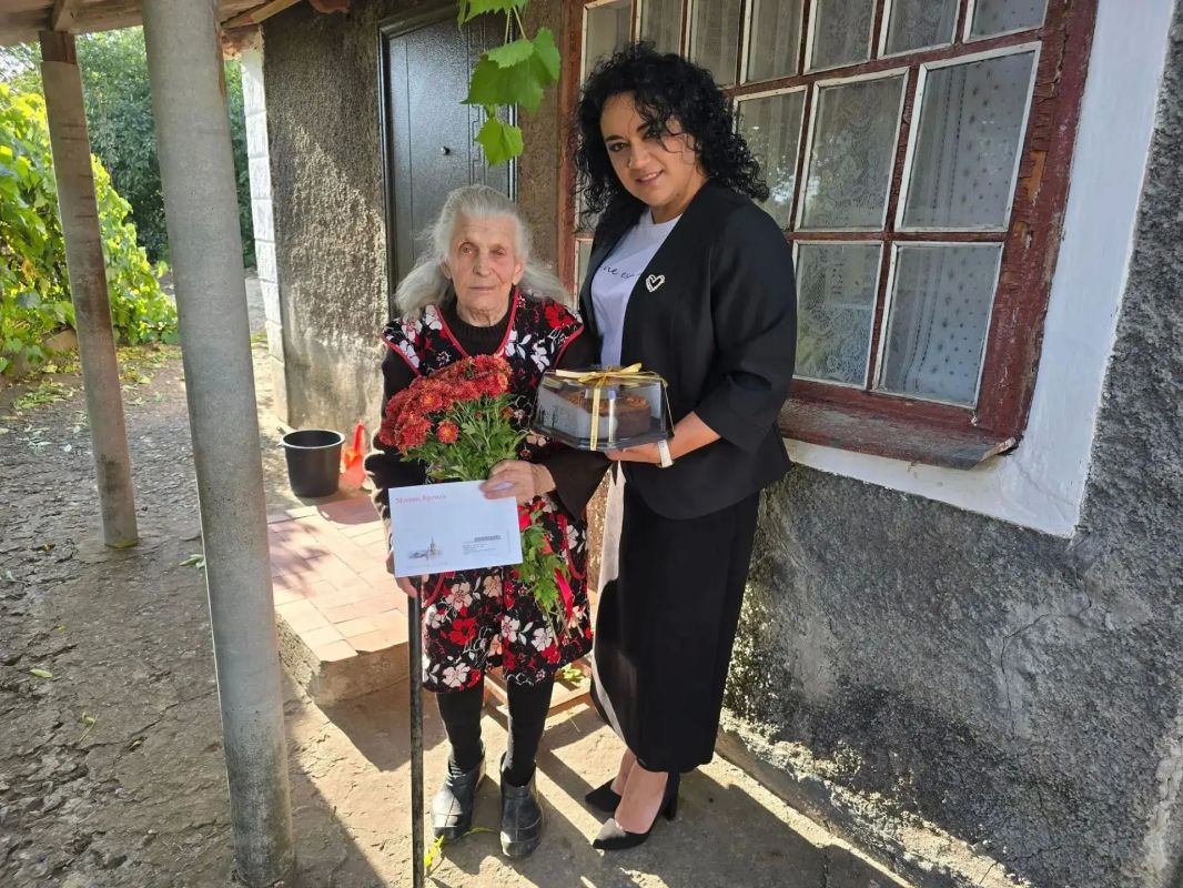 В Докучаевске поздравили долгожительницу с 95-летием